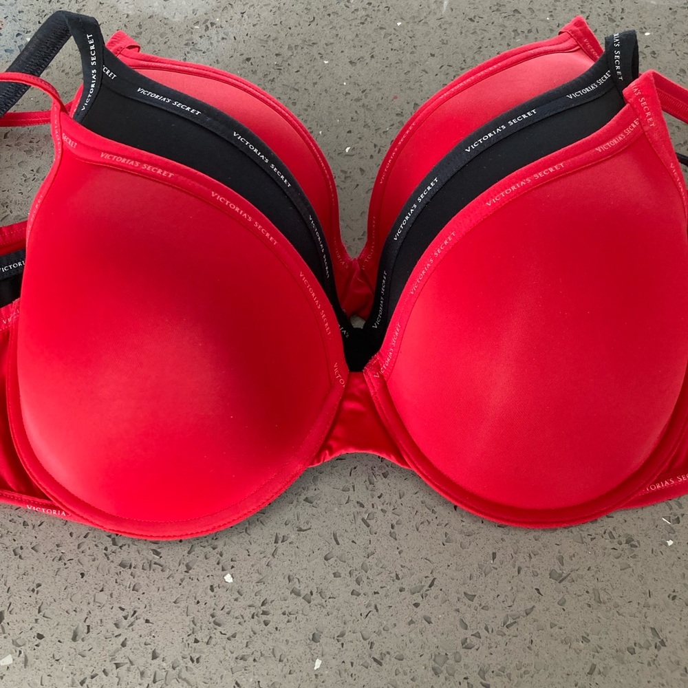 1 VICTORIA’S SECRET T-SHIRT LIGHTLY LINED DEMI BRA 40C LIPSTICK RED